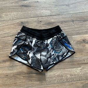 Lululemon Tracker 4” Shorts size 10